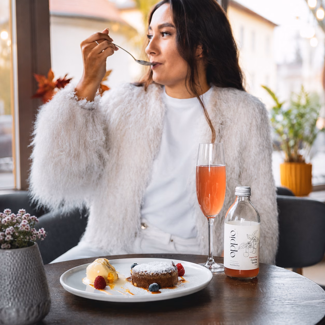 oppio. kombucha v gastro prevádzke pri jedle